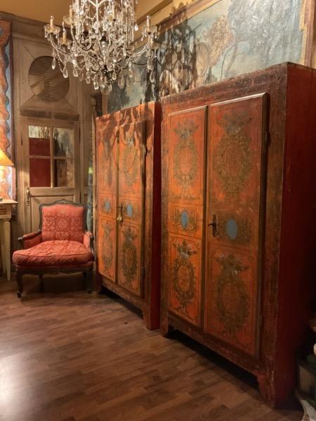 Paire de petites armoires d’Uzès peintes 18 ème ( à rafraîchir ? )
