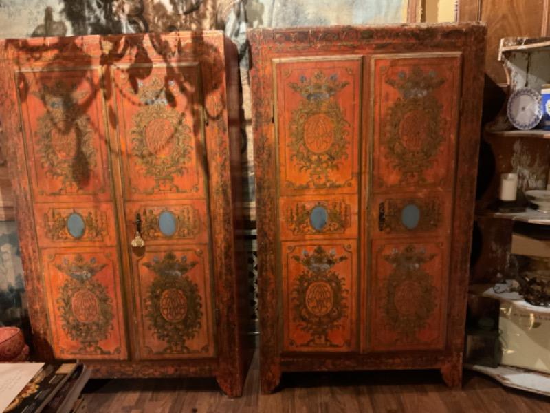 Paire de petites armoires d’Uzès peintes 18 ème ( à rafraîchir ? )