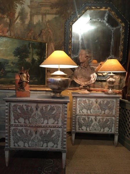 Paire de petites commodes peintes XX ème 