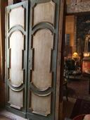Paire de portes de boiserie italiennes peintes en bois sculpté XVIII ème 