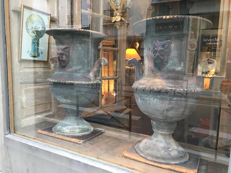 Paire de vases en terre cuite fin XIX ème ( belle patine )