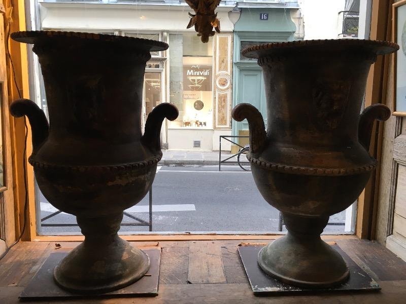 Paire de vases en terre cuite fin XIX ème ( belle patine )