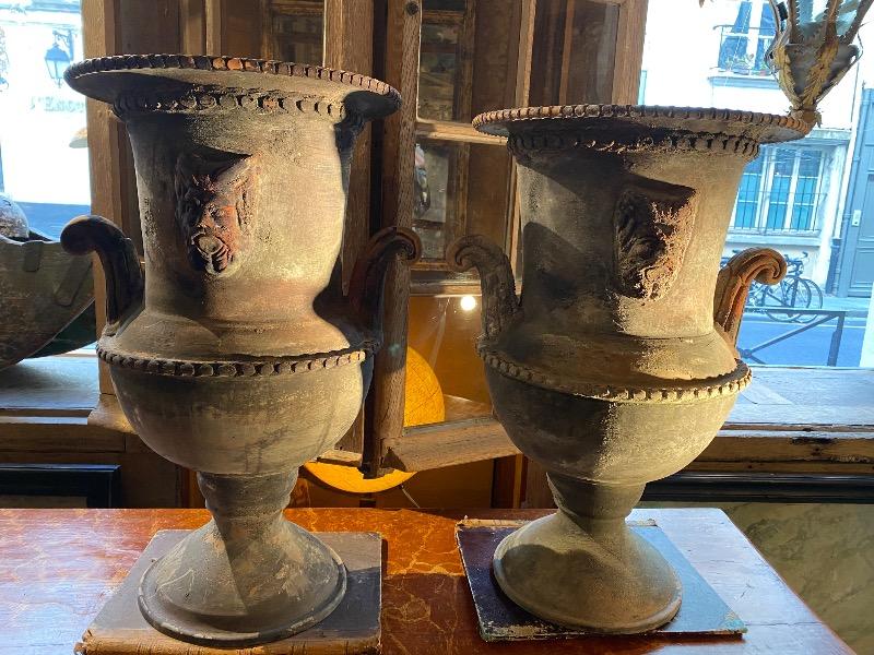 Paire de vases en terre cuite fin XIX ème ( belle patine )