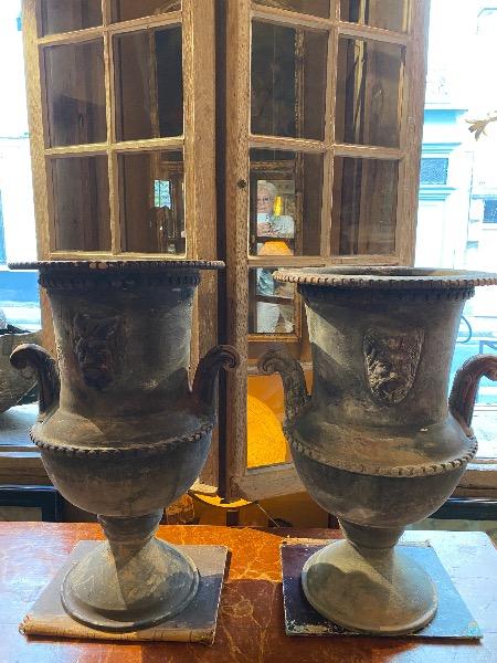 Paire de vases en terre cuite fin XIX ème ( belle patine )