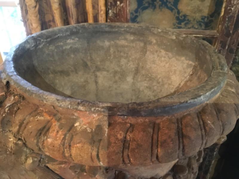 Paire de vasques en terre cuite ( intérieur en plomb ) d.´époque 18 ème - accidents et manque sur les têtes d´animaux