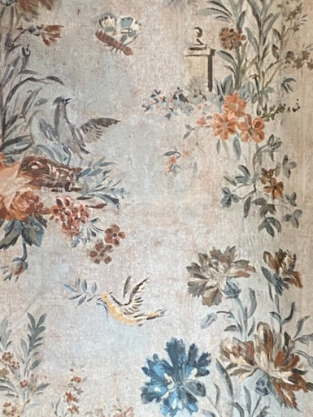 Paravent 2 feuilles époque XVIII ème à motif floral, papillons et oiseaux