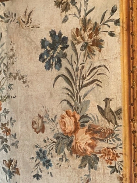 Paravent 2 feuilles époque XVIII ème à motif floral, papillons et oiseaux