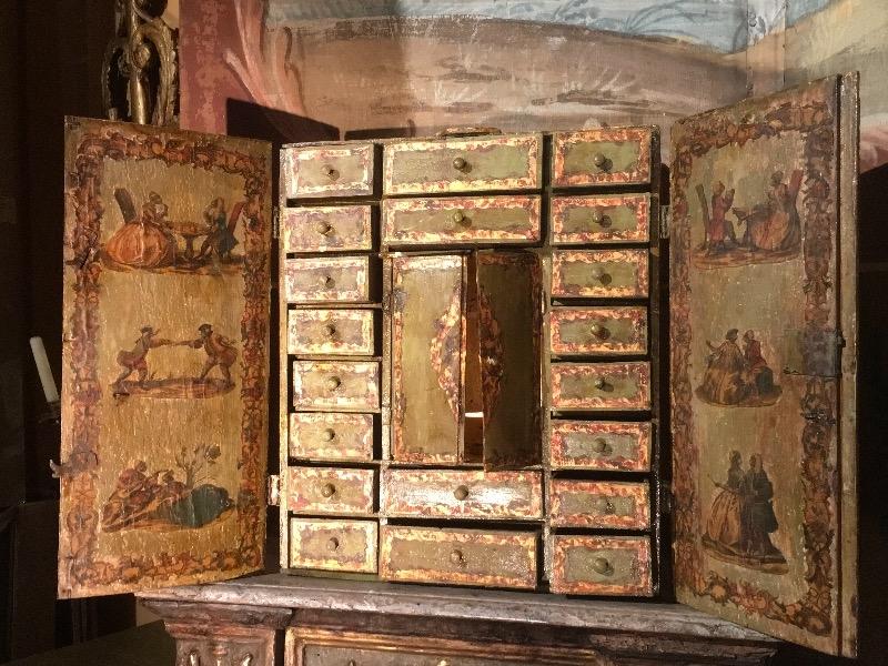 Petit cabinet vénitien, arte povera en partie XVIII ème, les tiroirs sont restaurés