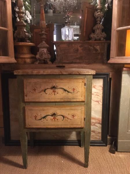 Petit meuble de charme napolitain XVIII ème dans sa couleur d’origine