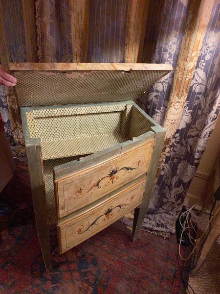 Petit meuble de charme napolitain XVIII ème dans sa couleur d’origine