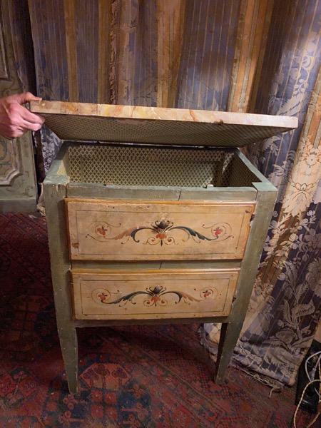 Petit meuble de charme napolitain XVIII ème dans sa couleur d’origine