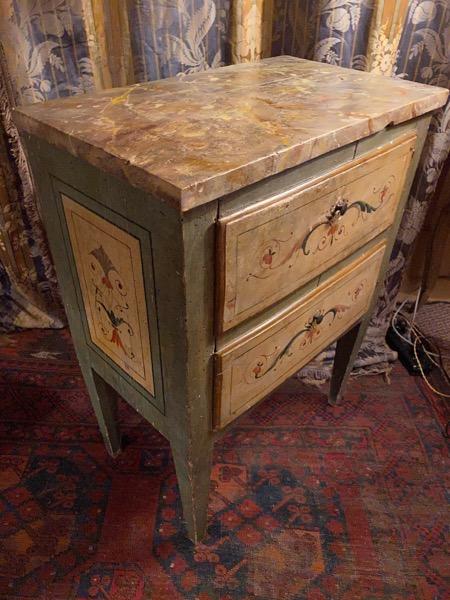 Petit meuble de charme napolitain XVIII ème dans sa couleur d’origine