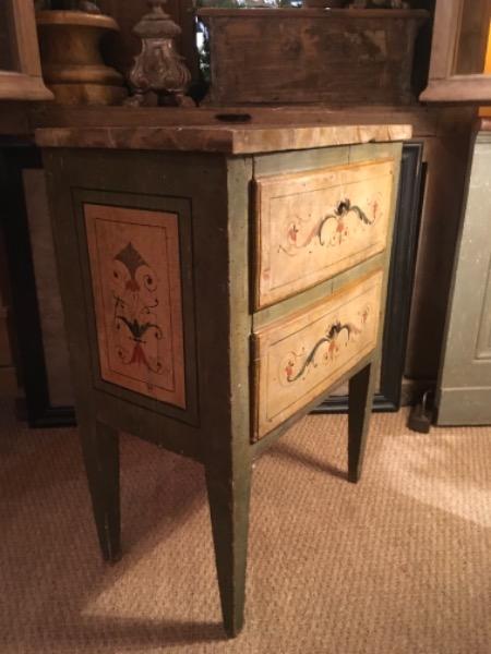 Petit meuble de charme napolitain XVIII ème dans sa couleur d’origine