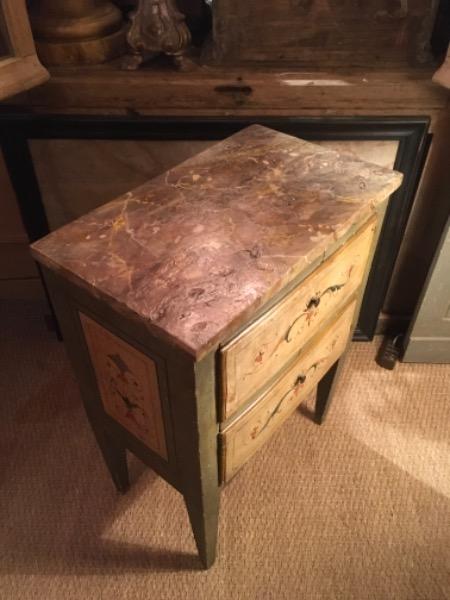 Petit meuble de charme napolitain XVIII ème dans sa couleur d’origine