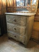 Petite commode peinte ouvrant sur 3 tiroirs d’époque 18 ème