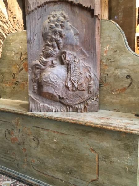 Profil en chêne - sculpture d’après un portrait de Louis XIV en marbre ( atelier de Pierre Puget )