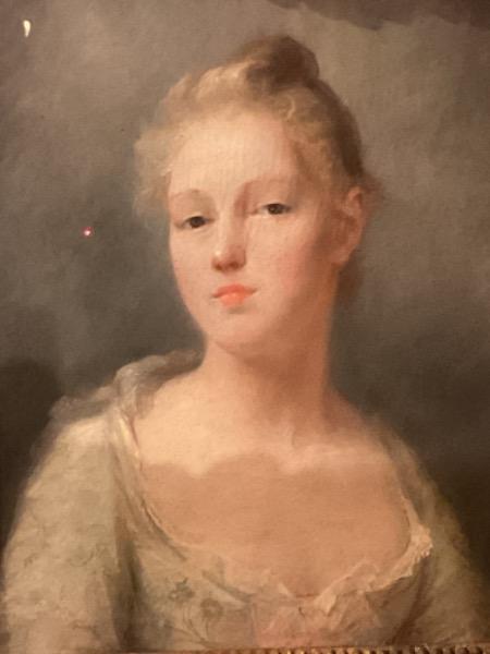 Rare paires de portraits XVIII ème représentant des jeunes femmes . Ces oeuvres de qualité sont attribuées Pietro Rotari, grand peintre vénitien spécialisé dans ce genre de portraits au pastel