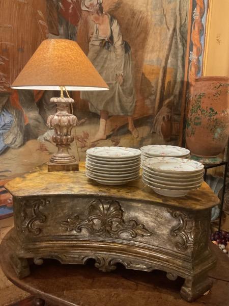 Socle en bois sculpté et argenté ( Italie XVII ème) plateau faux-marbre