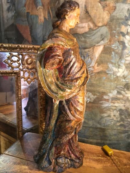 Statue en bois sculpté 18 ème ( restant de polychromie )
