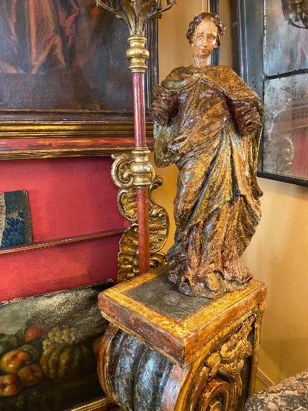 Statue en bois sculpté 18 ème ( restant de polychromie )