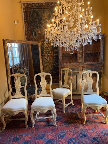 Suite de 4 chaises suédoises XVIII ème 