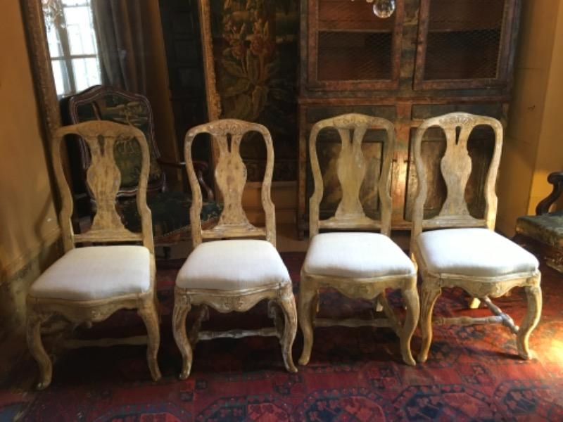 Suite de 4 chaises suédoises XVIII ème 