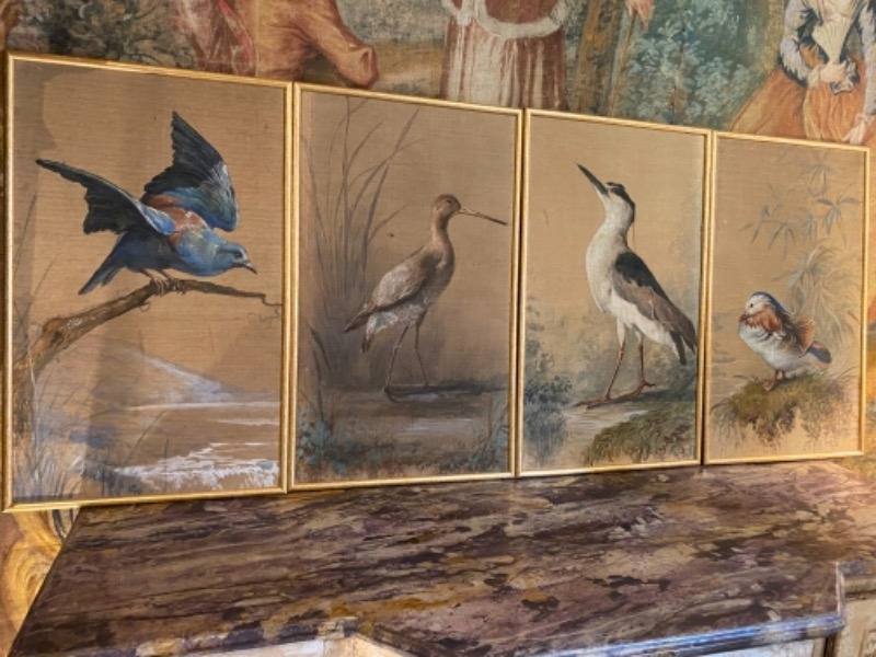 Suite de 4 oiseaux peints marouflés sur bois XX ème