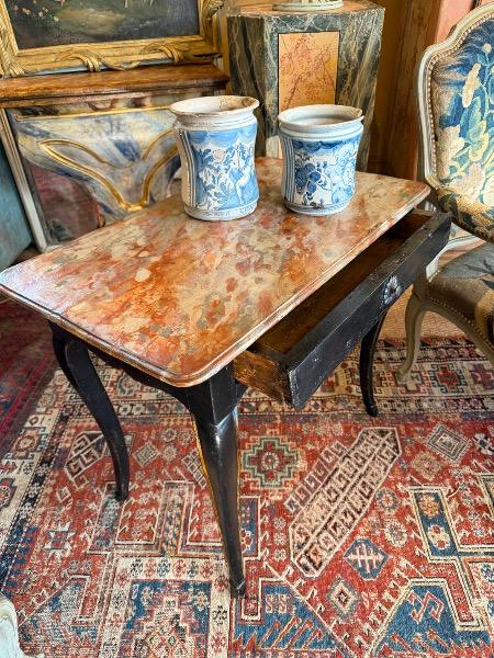 Table à écrire 18 ème laquée noire avec plateau faux-marbre 