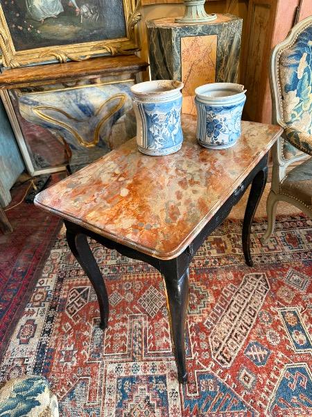 Table à écrire 18 ème laquée noire avec plateau faux-marbre 