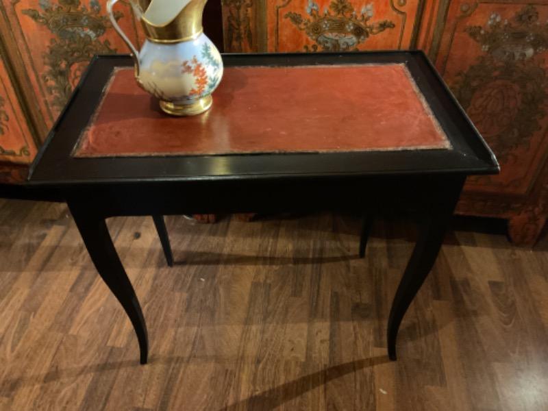 Table à écrire 18 ème laquée noire dessus cuir