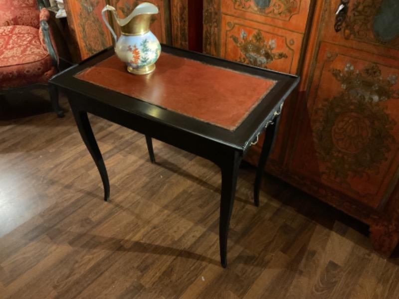 Table à écrire 18 ème laquée noire dessus cuir