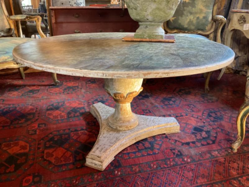 Table basse ronde ( plateau fixé sur un fût en bois sculpté et doré) XIX ème 