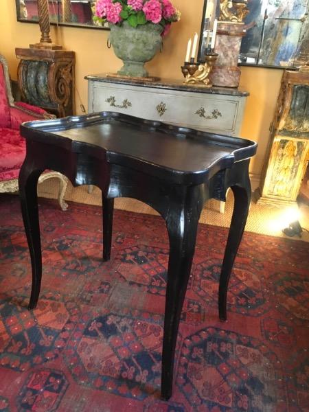 Table cabaret avec plateau amovible laquée noire ( maison Jansen ? ) xx ème