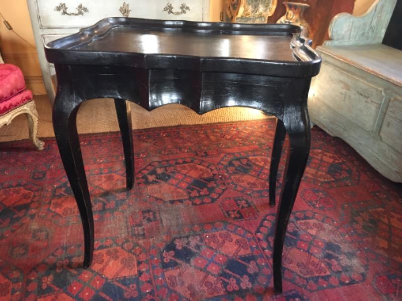 Table cabaret avec plateau amovible laquée noire ( maison Jansen ? ) xx ème