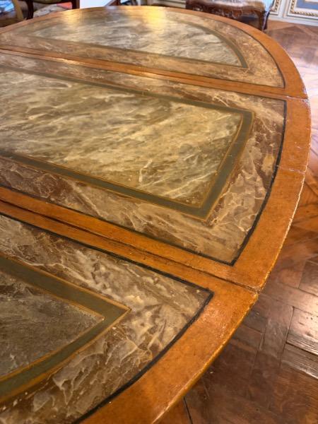 Table italienne ovale 18 ème peinte faux-marbre à abattants