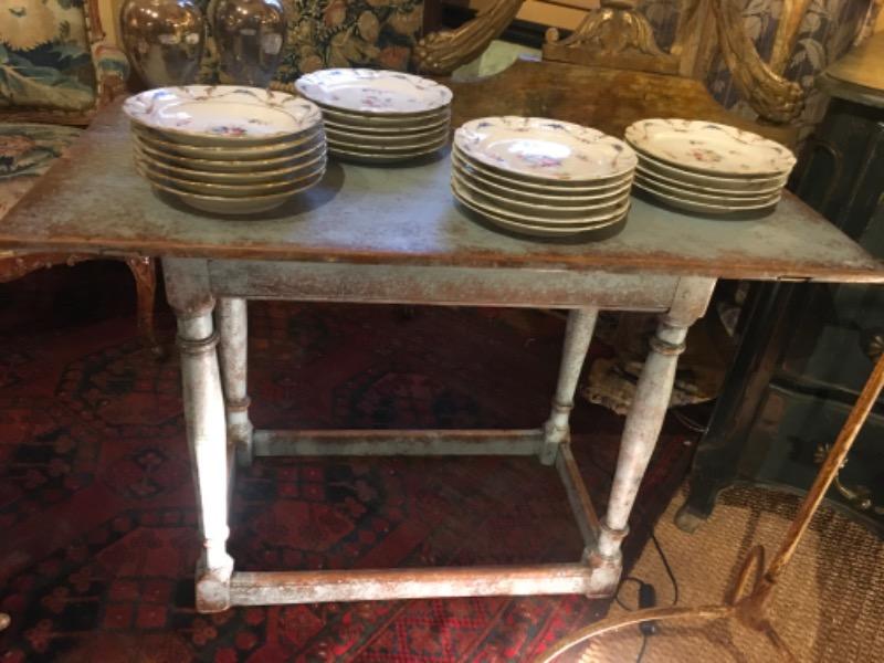 Table suédoise peinte fin XVIII ème 