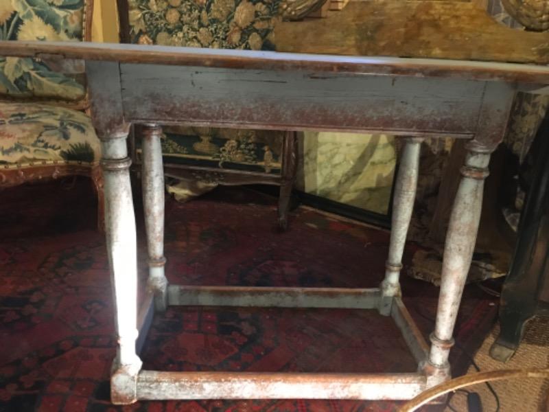 Table suédoise peinte fin XVIII ème 