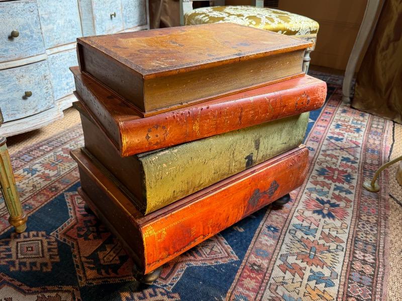 Tabouret-livres formant tiroirs( Italie XX ème ) 
