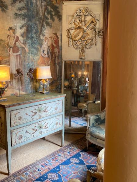 Trumeau de boiserie d’époque 18 ème aux attributs de musique en bois sculpté 